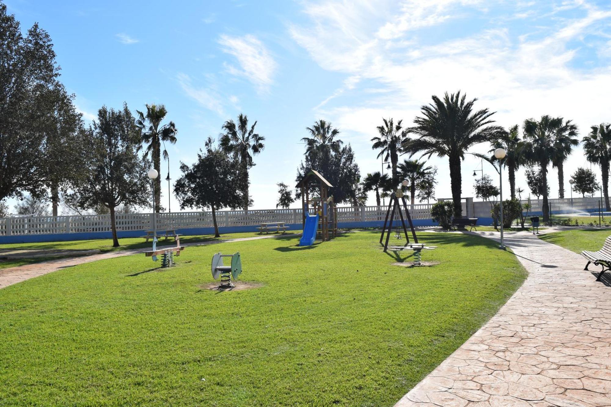 Luxurious Spacious Three Bedroom Apartment On Beachfront Almerimar Exterior foto
